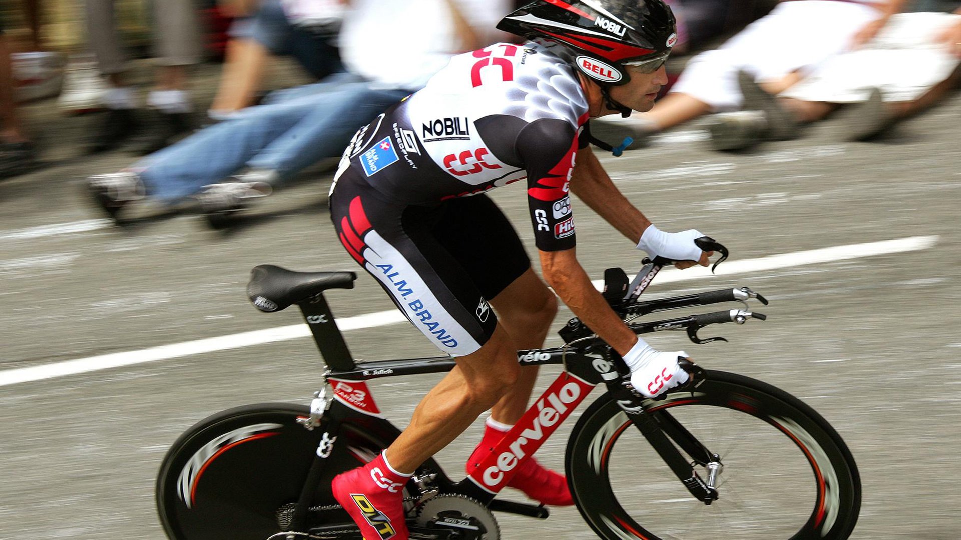 足球文化建设缺乏长远规划，足球文化的重要性